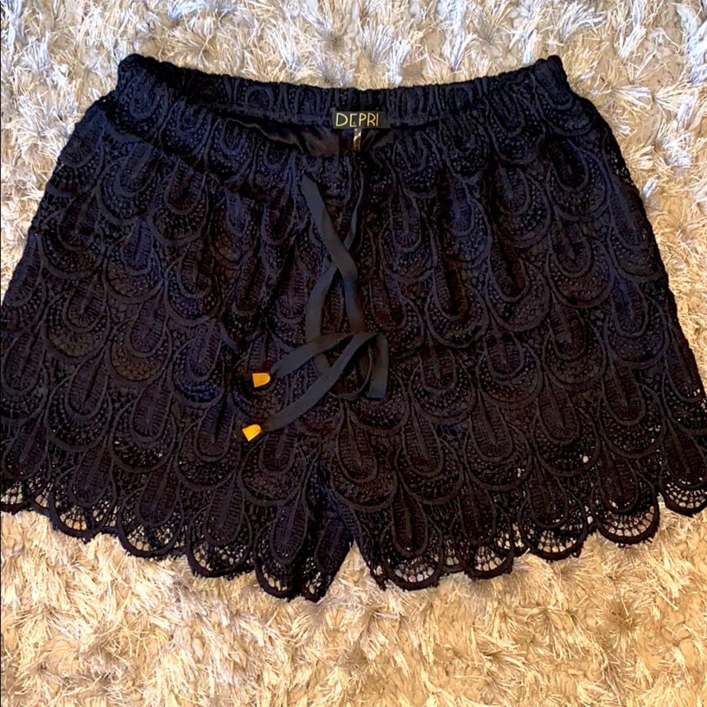 Depri Shorts. Size Medium.